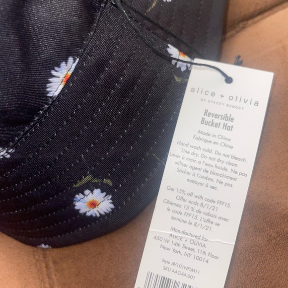 ✨NEW✨Alice + Olivia Reversible Bucket Hat - Picture 7 of 8